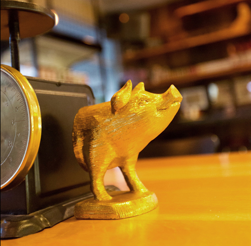 Piggy figurine bookend